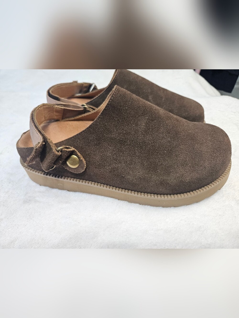 Intini Suede Brown Clogs